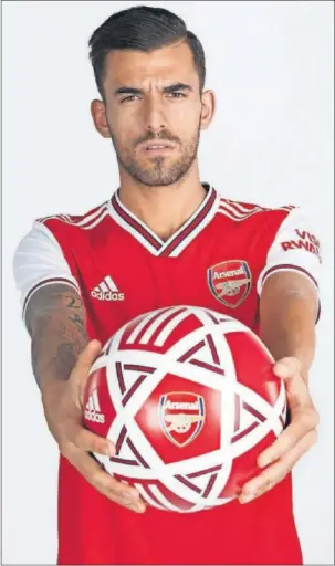  ??  ?? Ceballos, con los colores del Arsenal. Su cesión acaba el 31 de julio.