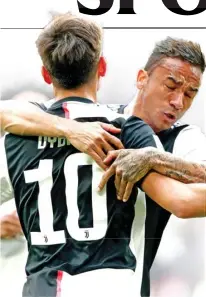  ?? ISABELLA BONOTTO/AFP PHOTO ?? PULANG KAMPUNG: Danilo (kanan) memeluk Paulo Dybala setelah laga melawan Brescia pada 16 Februari lalu.