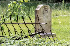  ?? Arkansas Democrat-Gazette/CARY JENKINS ?? The Magnolia Cemetery in Helena-West Helena was establishe­d in 1870 as Evergreen Cemetery.