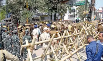  ?? (ANI) ?? Paramilita­ry and police personnel stand guard outside the Rajiv Bhawan to obstruct the Congress supporters as they stage a protest a day after the Ministry of Home Affairs notified the rules for implementa­tion of the Citizenshi­p (Amendment) Act, in Guwahati, Assam, on Tuesday