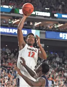  ?? ROBERT DEUTSCH/USA TODAY SPORTS ?? Virginia’s De’Andre Hunter, shooting over Auburn’s Danjel Purifoy, scored 14 Saturday.