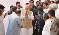  ??  ?? MODI (tengah) memberi hormat kepada anggota Parlimen selepas dia mengundi di Dewan Parlimen di New Delhi, semalam. - EPA