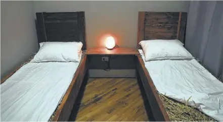  ??  ?? In addition to the beer soaking tubs, Piva Beer Spa has several massage rooms and straw relaxing beds.