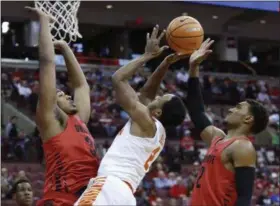  ?? JAY LAPRETE — ASSOCIATED PRESS ?? Clemson’s Marcquise Reed shoots between Ohio State’s Kaleb Wesson, left, and Musa Jallow during the first half Nov. 29 in Columbus.