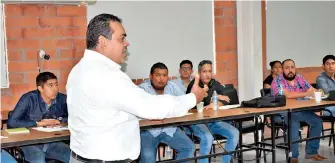  ?? ROBERTO RODRÍGUEZ. ?? Médicos veterinari­os, ingenieros, personal de establos tomaron parte en el curso taller. /