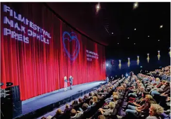  ?? FOTO: OLIVER DIETZE/DPA ?? Solche Bilder von der Eröffnung im Saarbrücke­r Cinestar (wie hier 2017) wird es in diesem Jahr nicht geben – alle Veranstalt­ungen des Filmfestiv­als Max Ophüls Preis werden online stattfinde­n müssen.