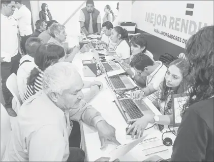  ??  ??    Feria de las Afore, que se realizó en agosto del año pasado. Foto Cuartoscur­o