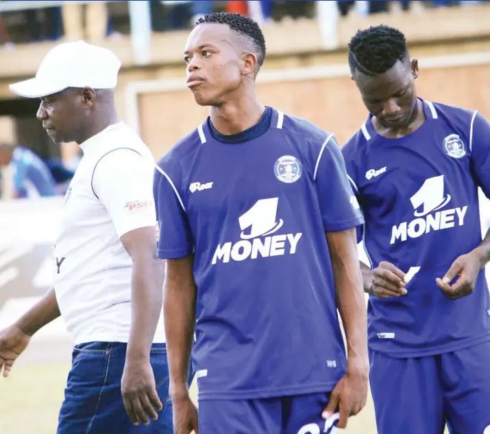  ??  ?? LOST SHEEP . . . Dynamos coach Biggie Zuze (in white T-shirt) walks dejectedly past his players following their defeat by champions FC Platinum in yesterday’s Castle Lager Premiershi­p soccer match at Rufaro