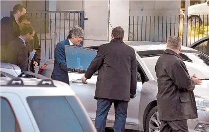  ?? / PEDRO FERNANDEZ ?? Juzgado.Amado Boudou fue ayer a Comodoro Py. Está imputado por presunta falsificac­ión y estafa.