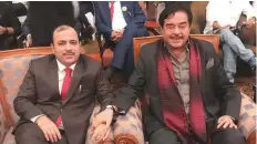  ??  ?? Bollywood actor Shatrughan Sinha (right) with JMI alumnus Kunwar Danish Ali at the event held in Dubai on Friday.