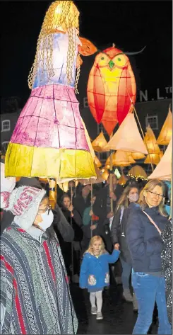  ?? Ref: 50-0421CD ?? Colourful lanterns on display