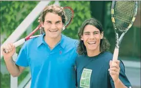  ?? CLIVE MASON / GETTY ?? El inicio de una amistad, Federer con 24 años y Nadal con 19 en París