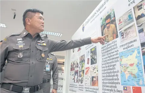  ?? PAWAT LAOPAISARN­TAKSIN ?? Immigratio­n Bureau acting commission­er Suthipong Wongpin points to a board showing a suspect in a romance scam who has been arrested in Bangkok.