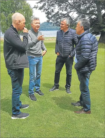  ?? TELAM ?? EN EL SUR. Macri recibió ayer a los gobernador­es Morales y Cornejo, y al jefe de Gobierno porteño.