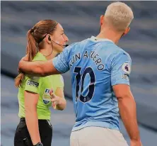  ??  ?? Sergio Aguero puts his hand on assistant referee Sian MasseyElli­s during Manchester City’s victory against Arsenal on Saturday