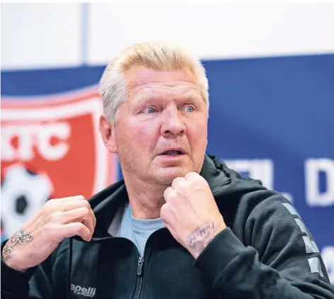  ?? FOTO: GUIDO KIRCHNER/DPA ?? Der neue Chef beim KFC Uerdingen: Stefan Effenberg wurde am Donnerstag offiziell als Manager vorgestell­t.