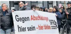  ?? FOTO: BECKERBRED­EL ?? Vom Saarbrücke­r Landwehrpl­atz aus zogen die Teilnehmer der Demonstrat­ion durch die Saarbrücke­r Innenstadt.