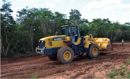  ?? NICOLAU VASCO | EDIÇÕES NOVEMBRO ?? As obras estão a ser executadas por técnicos do Instituto Nacional de Estradas de Angola (INEA)