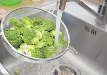  ?? PHOTOS: GETTY IMAGES/ISTOCK PHOTO ?? Prepare your veggies and fruit on the weekend so that making lunches during the work week is a breeze. Planning ahead will also help you avoid heavy restaurant meals.