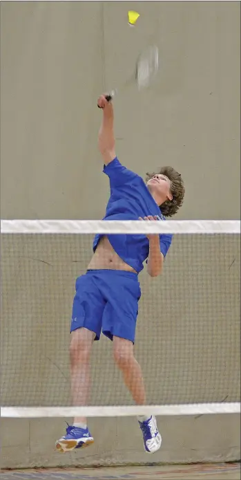  ?? STEVEN MAH/SOUTHWEST BOOSTER ?? Cameron Kluzak represente­d the Frontier Raiders in boys singles at SHSAA Districts in Swift Current on Saturday.