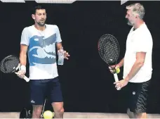  ?? ?? Novak Djokovic en uno de los buenos momentos con su entrenador Goran Ivanisevic.