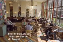 ??  ?? Interior del Café de Jaren, a orillas del río Ámstel.