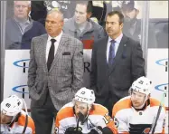  ?? Gene J. Puskar / Associated Press ?? Philadelph­ia Flyers assistant Michel Therrien, left, and head coach Alain Vigneault stand behind the bench against the Pittsburgh Penguins in October.