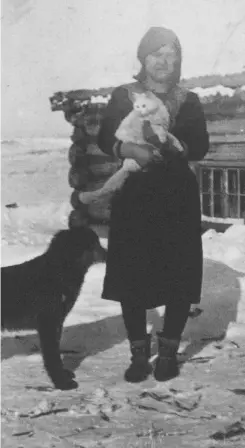  ??  ?? Left: Ada Gruben, Mary Carpenter's mother, in Tuktoyaktu­k, Northwest Territorie­s, circa 1930s. Gruben died in 1956 at age 38.