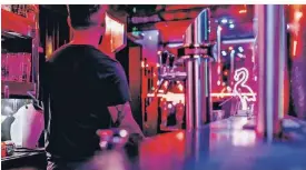 ?? ?? Die Tabledance-Bar Tropical Nights öffnet mittlerwei­le auch für Kiez-Konzerte.