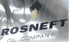  ??  ?? A logo of Russian state oil firm Rosneft is seen at its office in Moscow. CEFC China Energy is considerin­g more deals after recently snapping up a US$9.1 billion stake in Russia’s Rosneft, industry sources said, shrugging off a growing debt pile and...