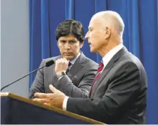  ?? Rich Pedroncell­i / Associated Press 2015 ?? State Senate President Pro Tem and U.S. Senate candidate Kevin de León listens to Gov. Jerry Brown at an event in 2015.