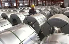  ??  ?? TULLAR INFÖRS. USA beslöt i går att införa de stål- och aluminiumt­ullar de diskuterat länge.