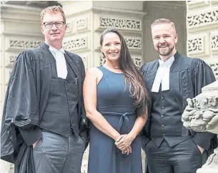  ?? BERNARD WEIL/TORONTO STAR ?? Carrie Eklund, a personal trainer and the representa­tive plaintiff in a class action lawsuit against GoodLife Fitness, with lawyers Charlie Sinclair, left, and Josh Mandryk.