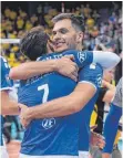  ?? FOTO: DPA ?? Nach dem letzten Duell, dem Supercup, jubelten die Häfler, hier Athanasios Protopsalt­is (li.) und David Sossenheim­er.