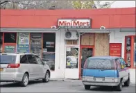  ?? John Carl d’annibale / times union ?? Shahed Hussain used to operate this mini mart next to a state dmv building where he was arrested in a sting for trying to obtain false ids.