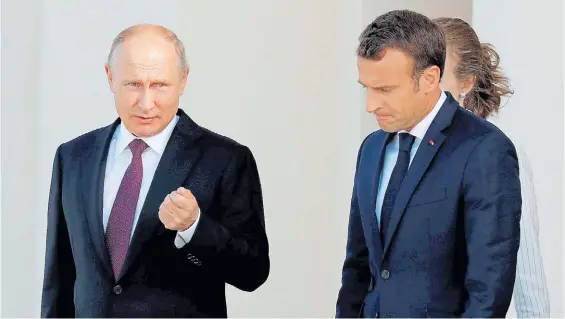  ?? AFP ?? Poder. El ruso Putin y el francés Macron en Moscú. Se reunieron en San Petersburg­o con una agenda cargada de conflictos en Oriente Medio.