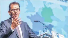  ?? FOTO: CHRISTIAN FLEMMING ?? Entwicklun­gsminister Gerd Müller ( CSU) wirbt in Lindau für mehr Investitio­nen in Nordafrika.