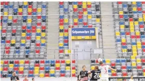  ?? FOTO: F95 ?? Fortuna übt Bundesliga: Trainingss­piel in der Arena, die genau so leer ist, wie sie am Samstag in der Partie gegen den SC
Paderborn sein wird.