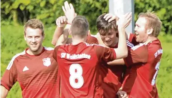  ?? Foto: Ernst Mayer ?? Anlass zum Jubeln hatten die Kreisliga Fußballer aus Waldstette­n schon oft in dieser Runde. Vor den abschließe­nden Vorrunden Partien gegen Jettingen und in Altenmünst­er ist der SV bester Aufsteiger.