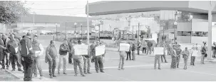  ?? Fotos DANIEL ACOSTA ?? Los transporti­stas bloquearon el bulevard Ortiz Mena para presionar a las autoridade­s a escuchar sus peticiones.