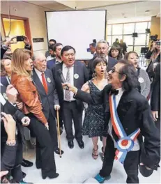  ??  ?? ► Florcita Motuda volvió a entonar el Vals del No, una de las piezas musicales caracterís­ticas de la campaña de 1988.