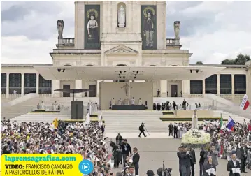  ??  ?? NUEVOS SANTOS. UN TEMPLO EN FÁTIMA, PORTUGAL, CONTIENE LAS IMÁGENES DE LOS NUEVOS SANTOS DE LA IGLESIA CATÓLICA: FRANCISCO Y JACINTA MARTO.