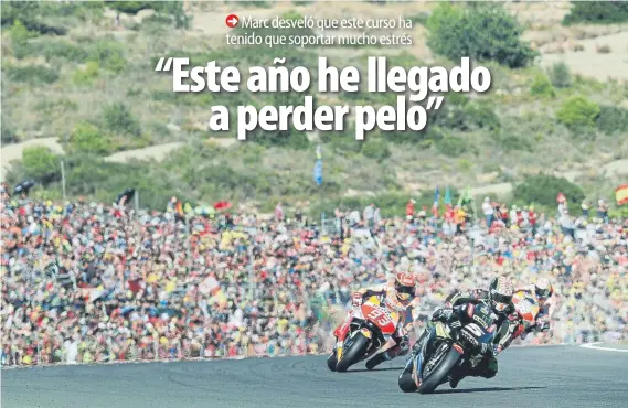  ??  ?? Marc Márquez tuvo que lidiar con el ímpetu de Johann Zarco durante la carrera celebrada ayer en Cheste, en la que logró el que es su sexto campeonato del mundo