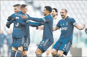  ?? FOTO: GETTY ?? Arthur celebra su primer tanto con la Juve
Tuvo suerte al desviar un defensa el balón