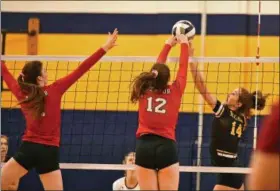  ?? PAUL DICICCO — FOR THE NEWS-HERALD ?? Mentor’s Caitlin Churney, left, and Maddie Stayer defend against Riverside’s Kate Tracz on Oct. 27 at Euclid.