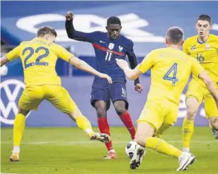  ??  ?? Ousmane Dembélé es una de las alternativ­as en ataque por la que podría apostar Deschamps en el proximo partido //