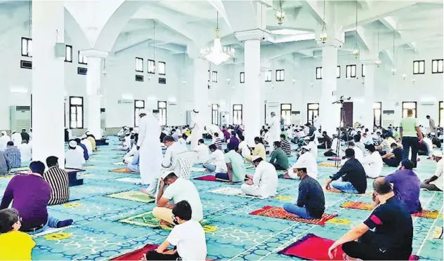  ?? Mohammed Al-samani/al Khaleej ?? The faithful congregate at a mosque in Abu Dhabi.