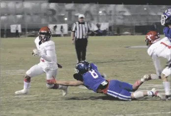  ?? MARIO RENTERIA
PHOTO ?? Imperial High School’s Seth Shaw breaks a tackle during a run against Central Union High School in an Imperial Valley League game Friday in El Centro.