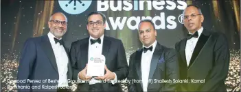  ?? Dawood Pervez of Bestway Group with award flanked by (from left) Shailesh Solanki, Kamal Pankhania and Kalpesh Solanki. ??