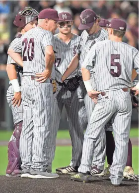  ??  ?? Mississipp­i State coach Gary Henderson confers with pitcher Konnor Pilkington (48) at Hawkins Field in Nashville. GEORGE WALKER IV / THE TENNESSEAN